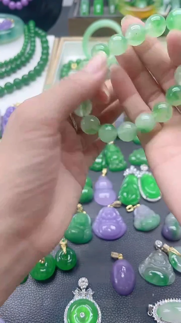 颈饰未镶嵌翡翠飘花12mm手串