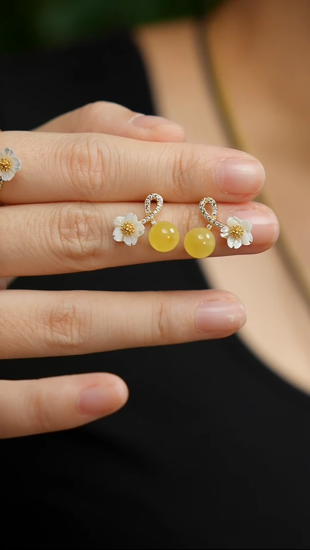 蜜蜡银S925镶嵌耳钉花花