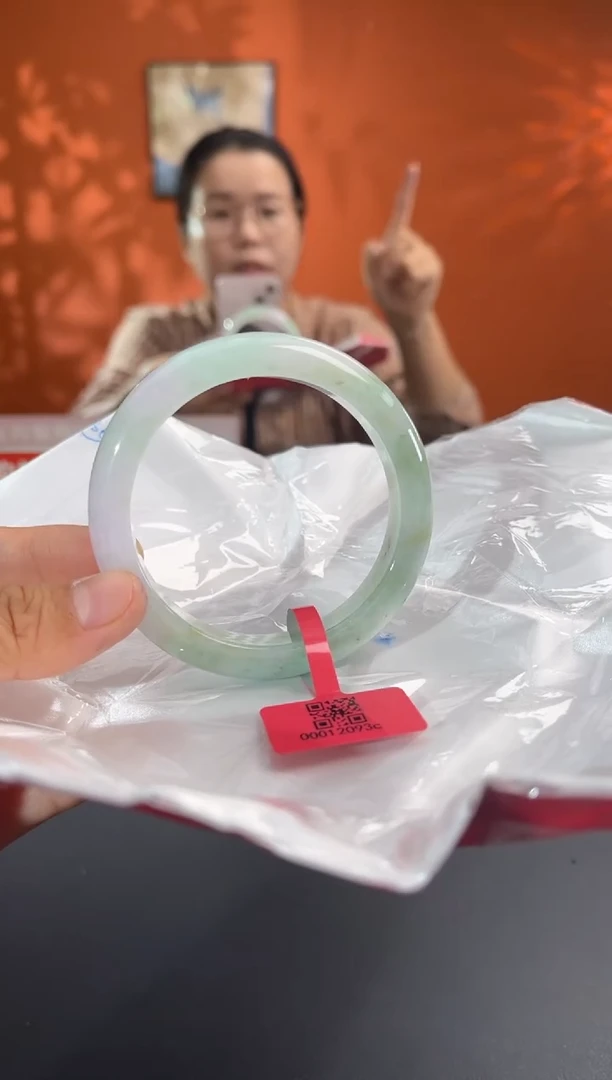 未镶嵌手镯翡翠翡翠手镯（微瑕）