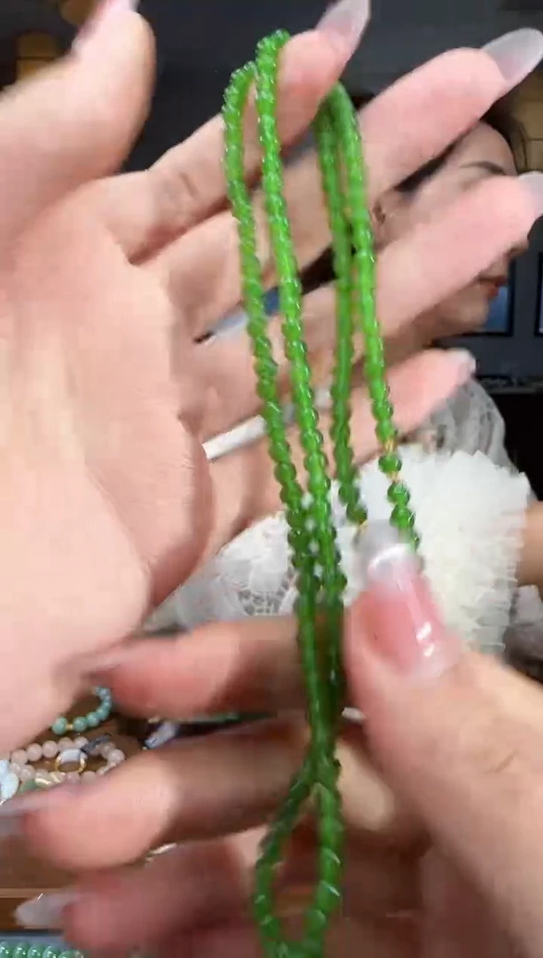 颈饰18K金镶嵌和田玉（糖玉）1