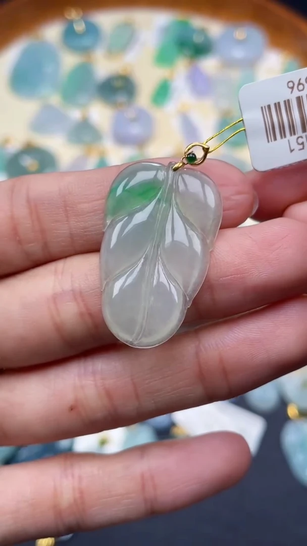 【闪购商品】翡翠颈饰18K金镶嵌叶子