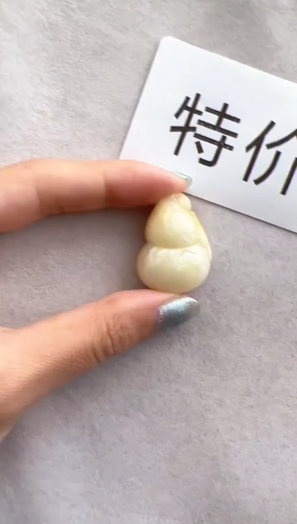 【闪购商品】琥珀裸石未镶嵌10219439-特价吊坠