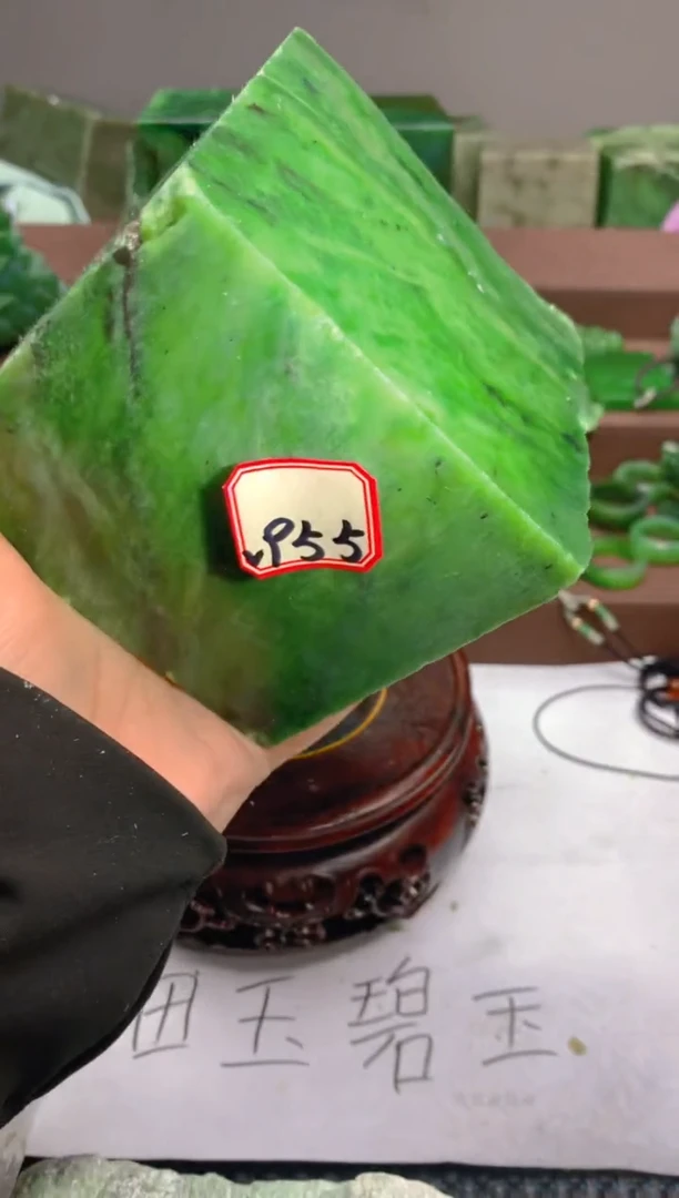 和田玉未镶嵌珠宝半成品1