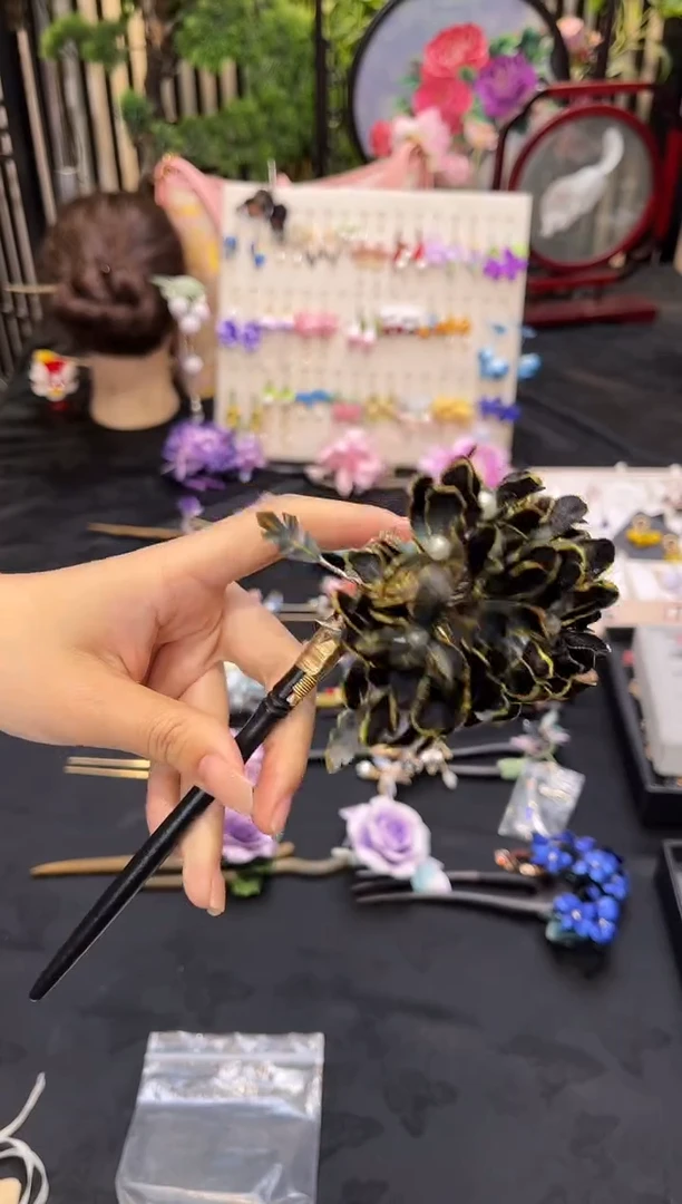 织绣妮**咪非遗绒花苏绣饰品