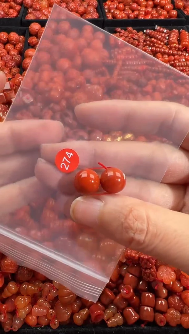 南红玛瑙未镶嵌颈饰1