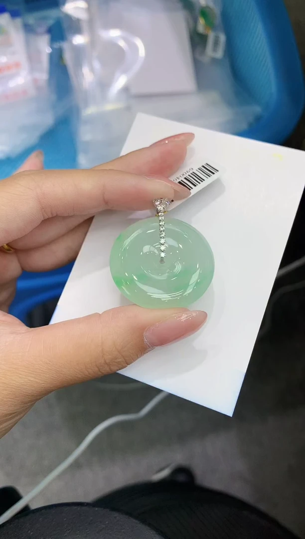 翡翠18K金镶嵌颈饰11111111111