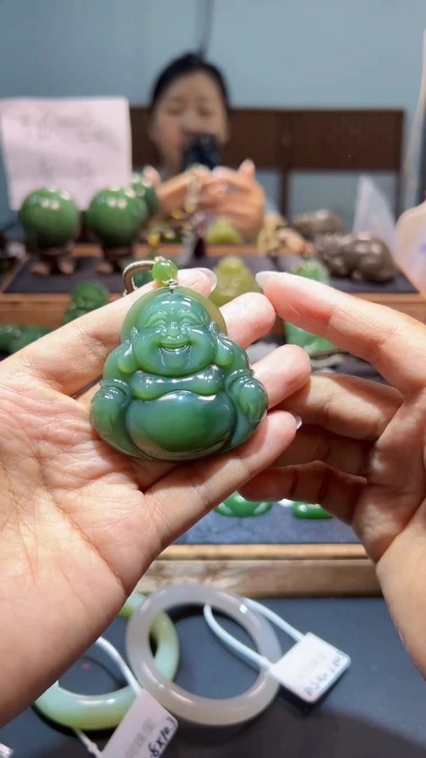 颈饰未镶嵌和田玉（碧玉）1
