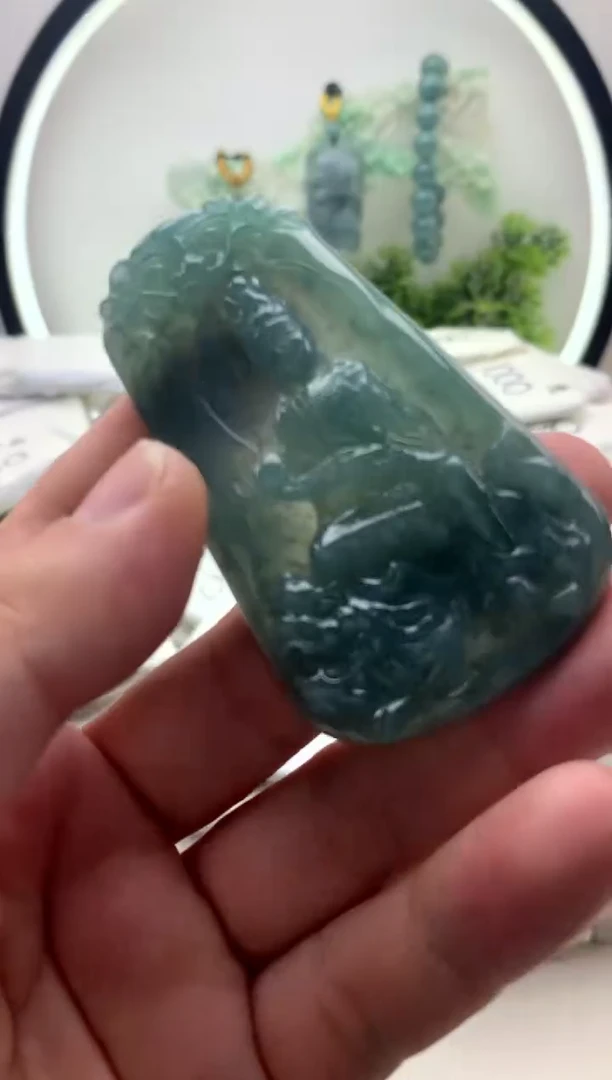 翡翠未镶嵌颈饰文殊