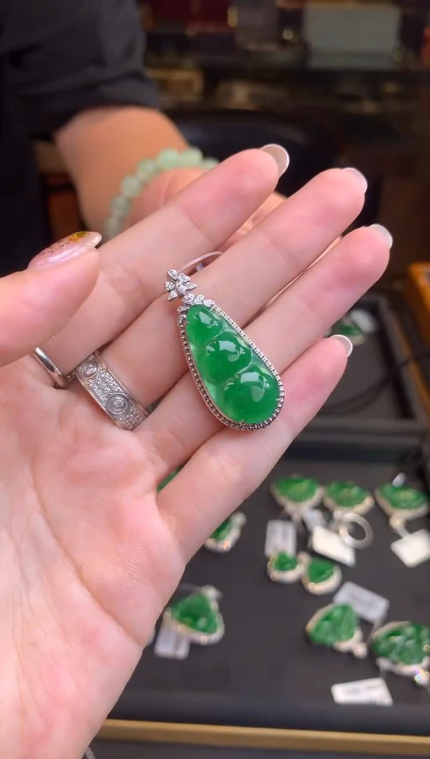 翡翠18K金镶嵌颈饰7009713/1993/多样性发/1件