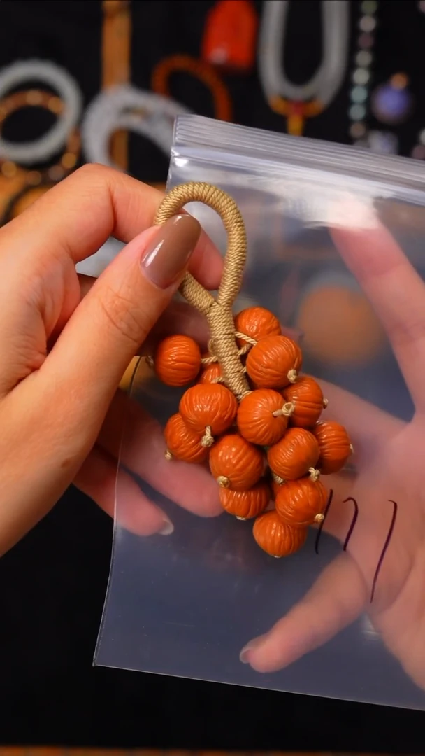 手串猴头核桃是****呀见山文玩珠宝回血