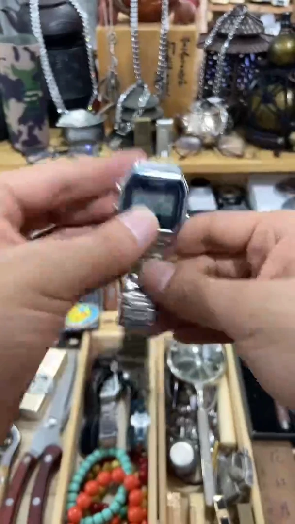 瓷片闪购商品  如图所示