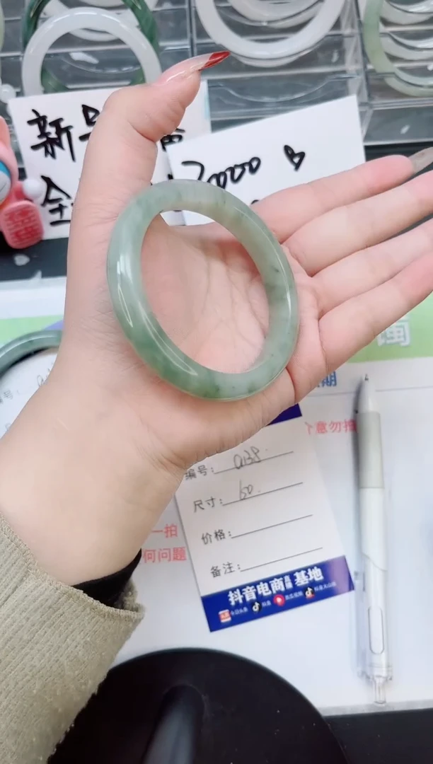 【闪购商品】石英质玉手镯合金a138