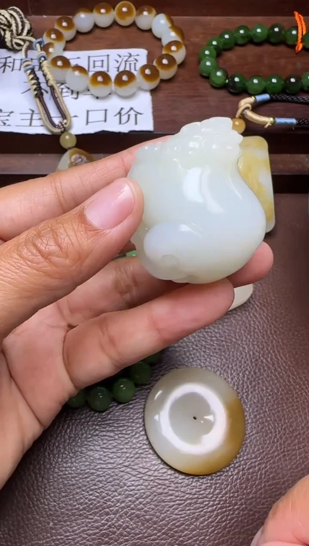 未镶嵌和田玉挂件和田玉挂件