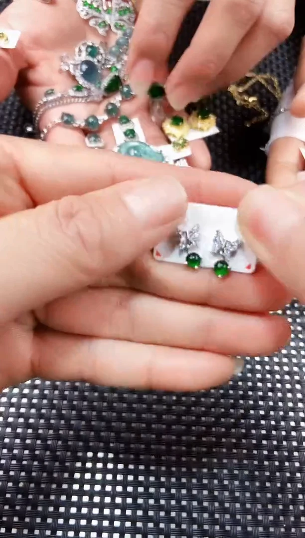 【闪购商品】翡翠耳饰未镶嵌111111111