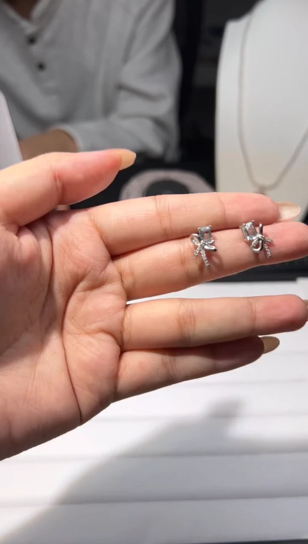 银S925镶嵌耳坠海蓝宝石蝴蝶结款海蓝宝石耳钉