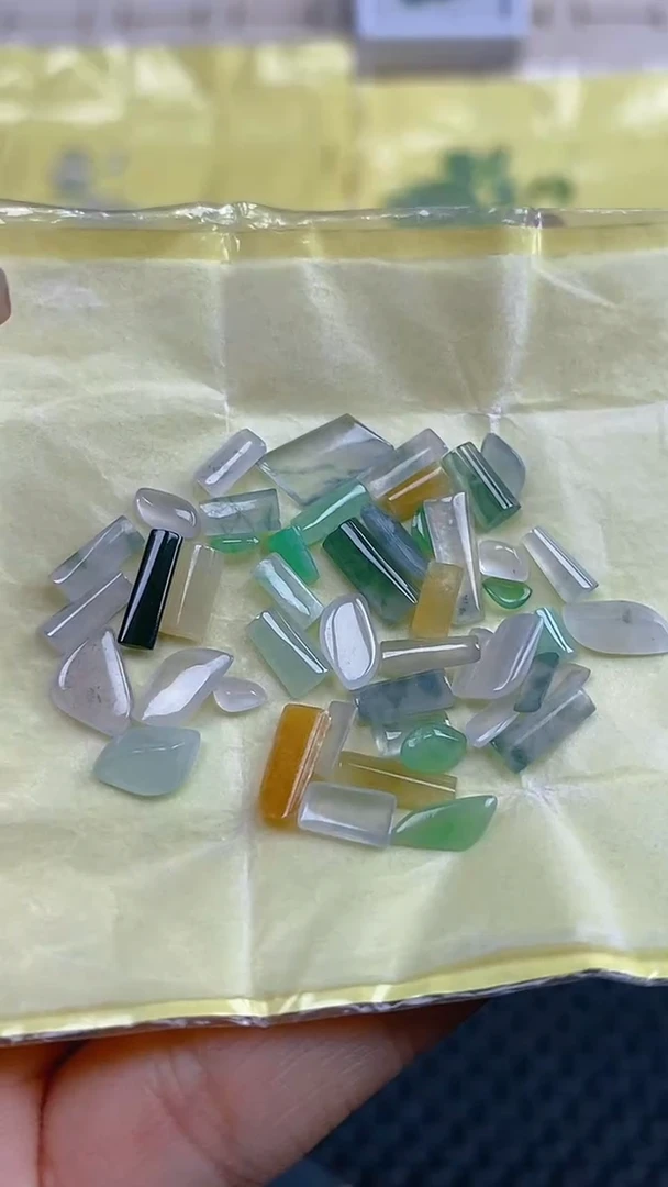 翡翠裸石天然翡翠蛋面13