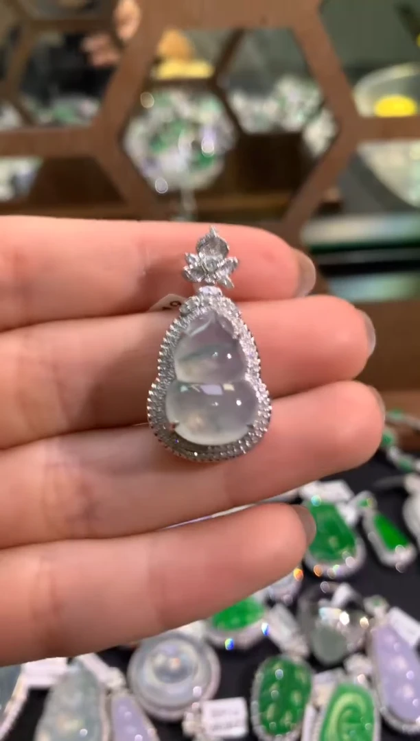 【闪购商品】翡翠吊坠(不含链)18K金镶嵌吊坠