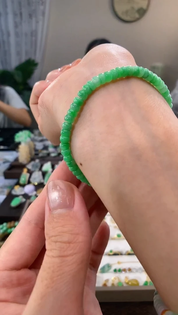 翡翠未镶嵌吊坠(不含链)手串