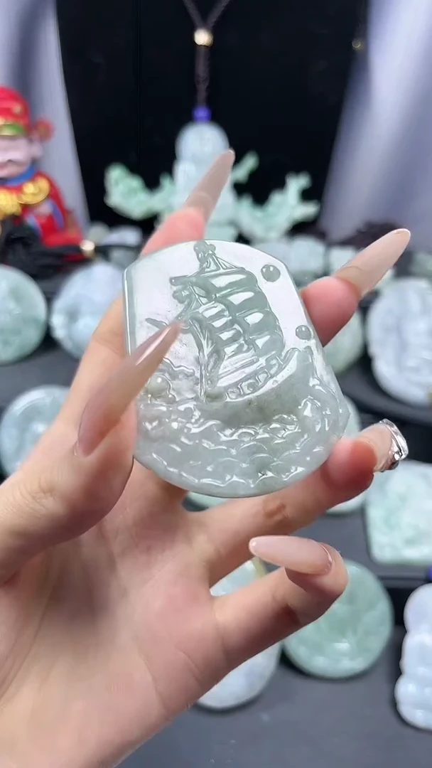 【闪购商品】翡翠颈饰未镶嵌一帆风顺