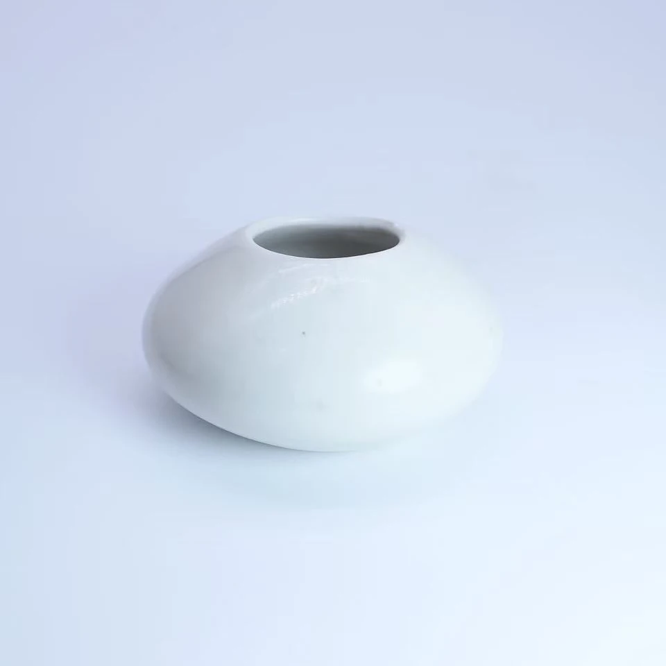 76: 明白釉小水盂