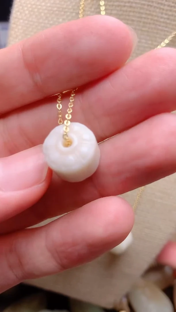 和田玉未镶嵌颈饰1