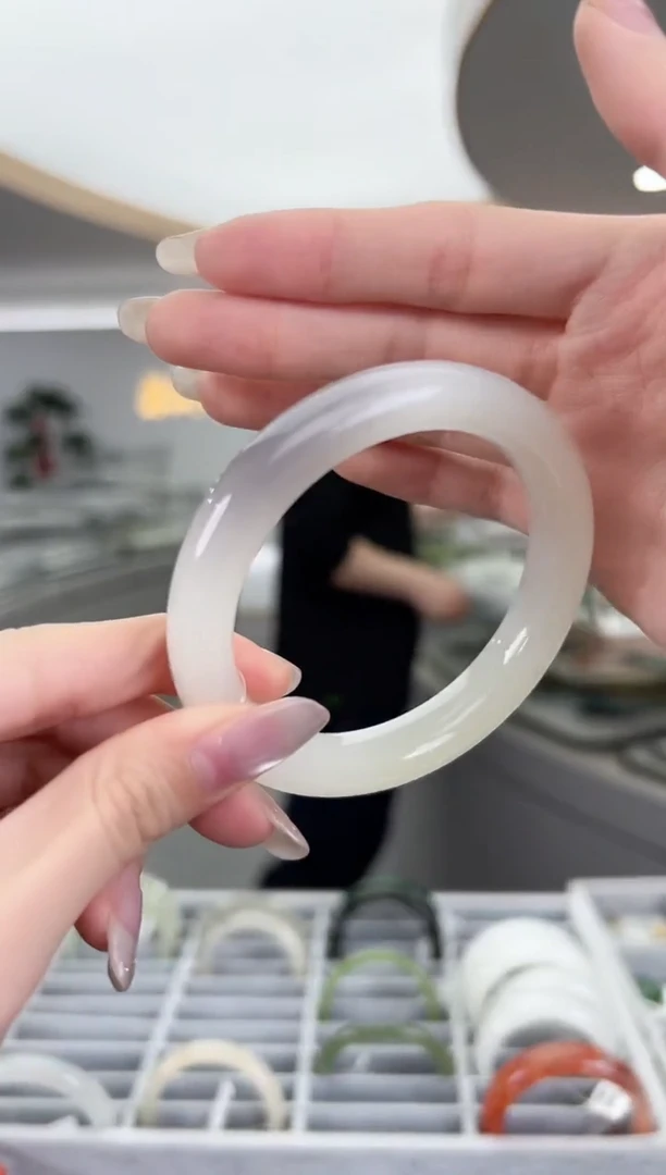 和田玉未镶嵌颈饰18-和田玉手镯57mm