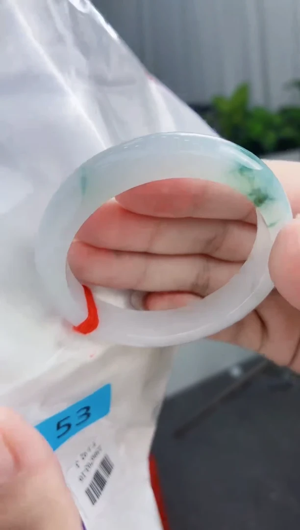 翡翠手镯未镶嵌翡翠手镯