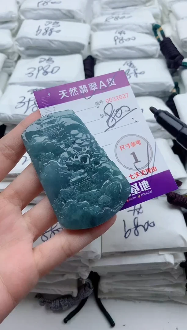 翡翠未镶嵌颈饰·