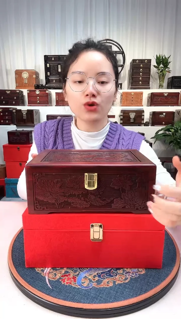 紫檀木类成套家具年年有余