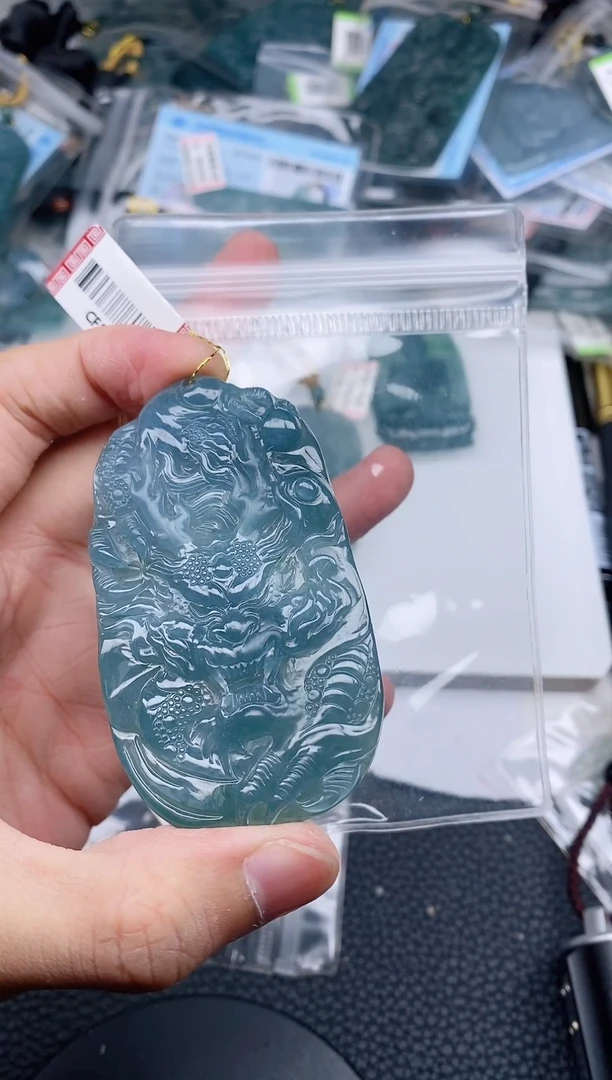 颈饰未镶嵌翡翠