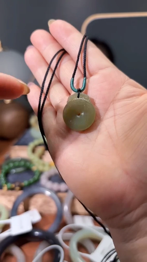 和田玉未镶嵌颈饰1