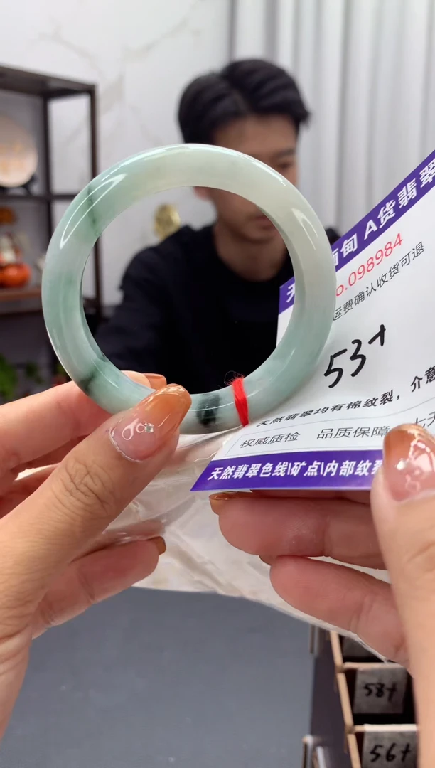 未镶嵌手镯翡翠有纹，完美者勿拍