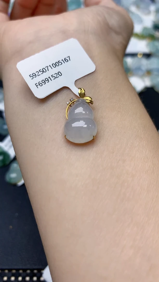 翡翠18K金镶嵌颈饰天然缅甸A货翡翠