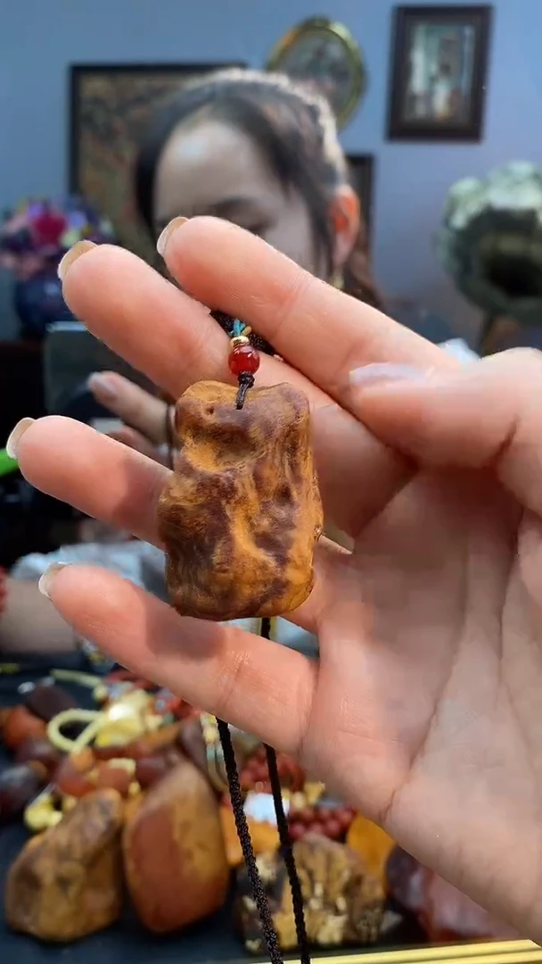琥珀颈饰未镶嵌吊坠