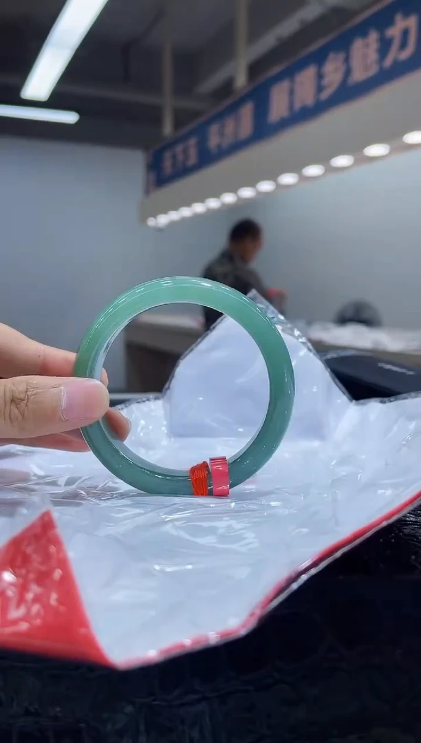 未镶嵌手镯翡翠  2
