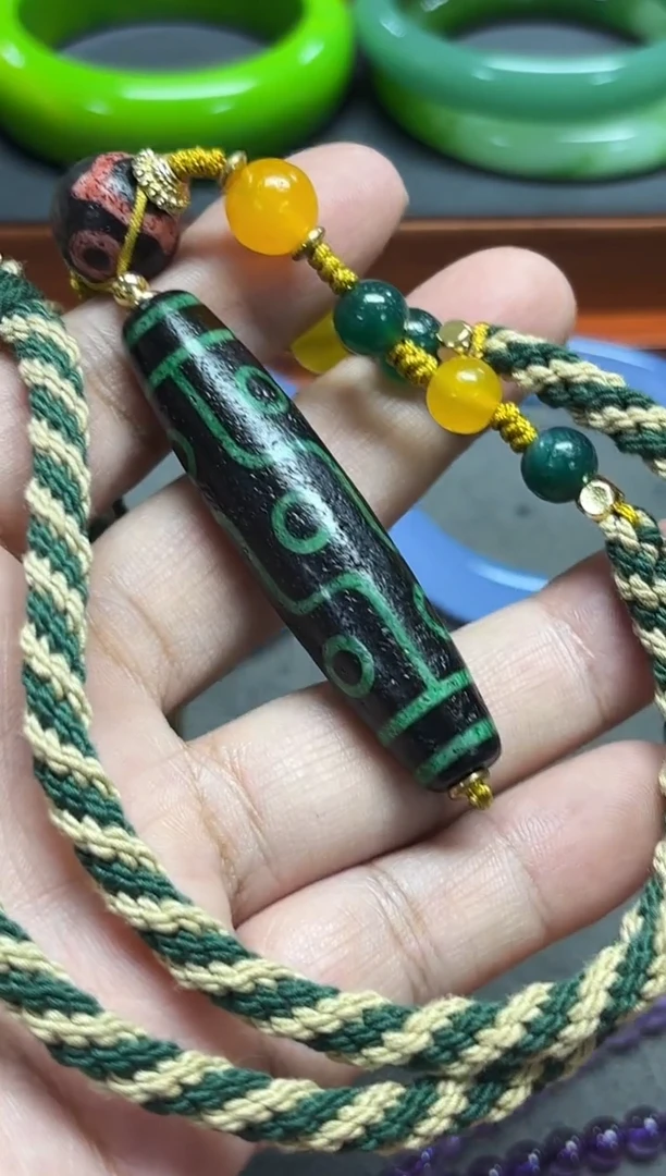 1021号黑绿色精品珠