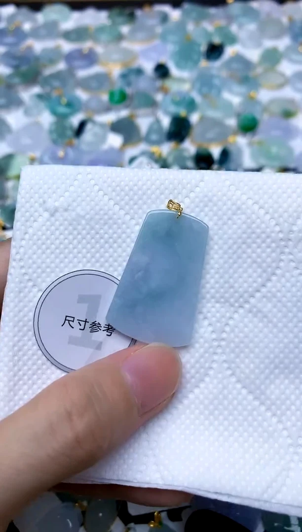 颈饰18K金镶嵌翡翠天然A货翡翠