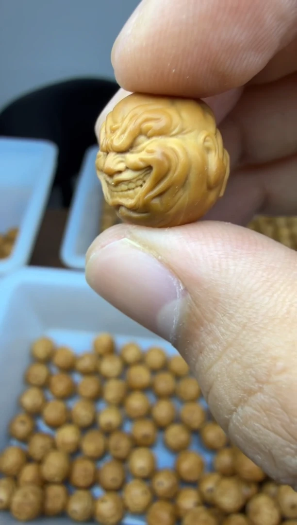 吊坠猴头核桃坏笑 素