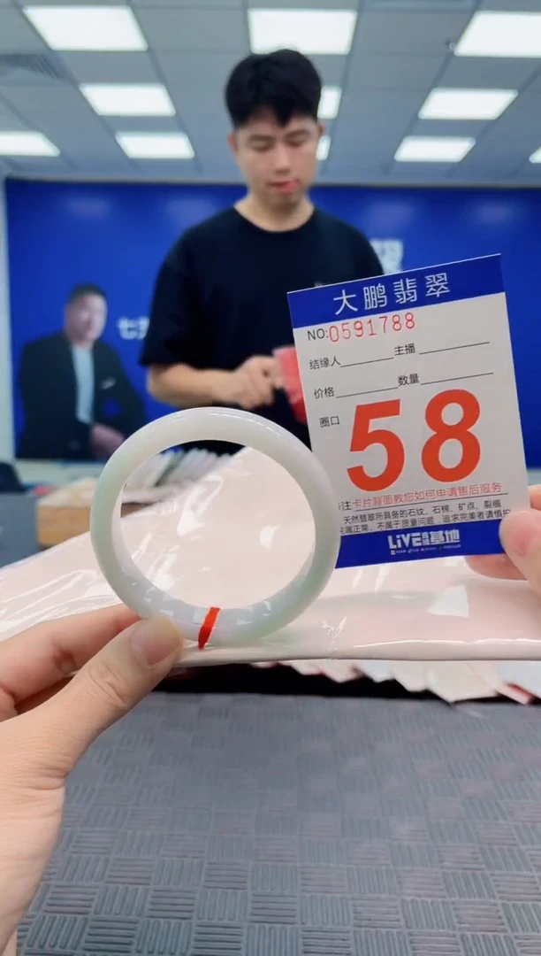 翡翠手镯未镶嵌AAAAAAAA