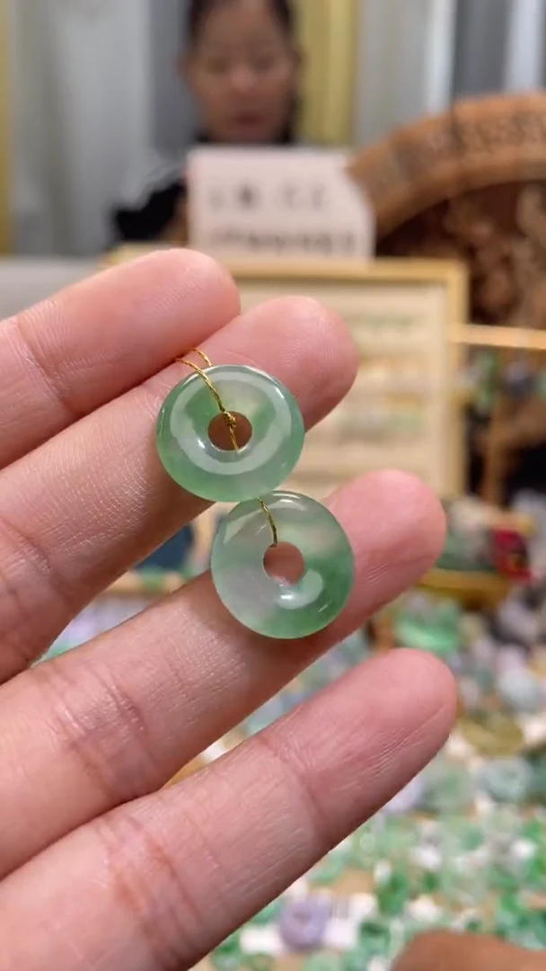 颈饰未镶嵌翡翠甜甜圈一对