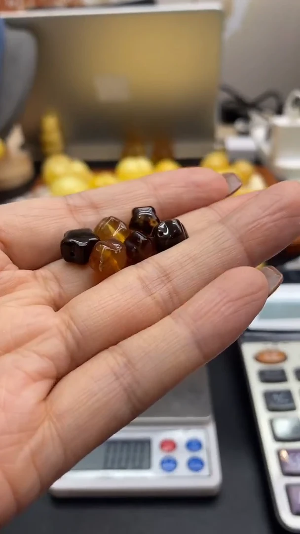 琥珀未镶嵌珠宝奇石.***?2510