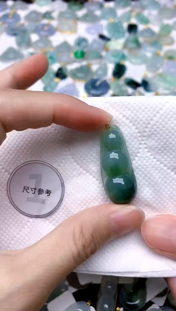 颈饰18K金镶嵌翡翠天然A货翡翠