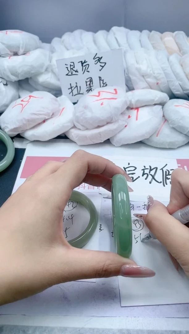 【闪购商品】石英质玉手镯未镶嵌143/56