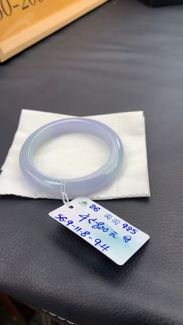 未镶嵌手镯翡翠自带#送人#，联系客服核对地址~