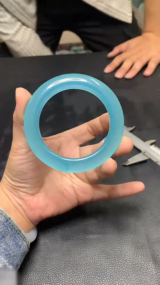 玉冰蓝成品手镯一个