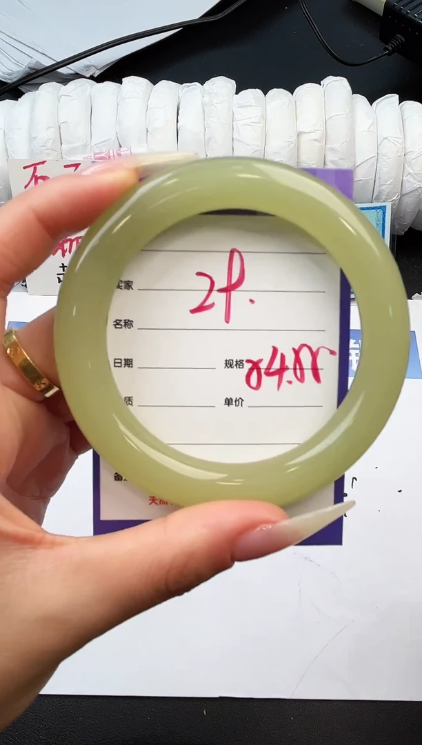 玉Q29微色差手镯