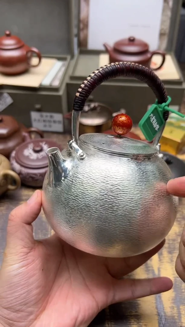 （预售）呆坐整敲锤纹心愿提梁壶