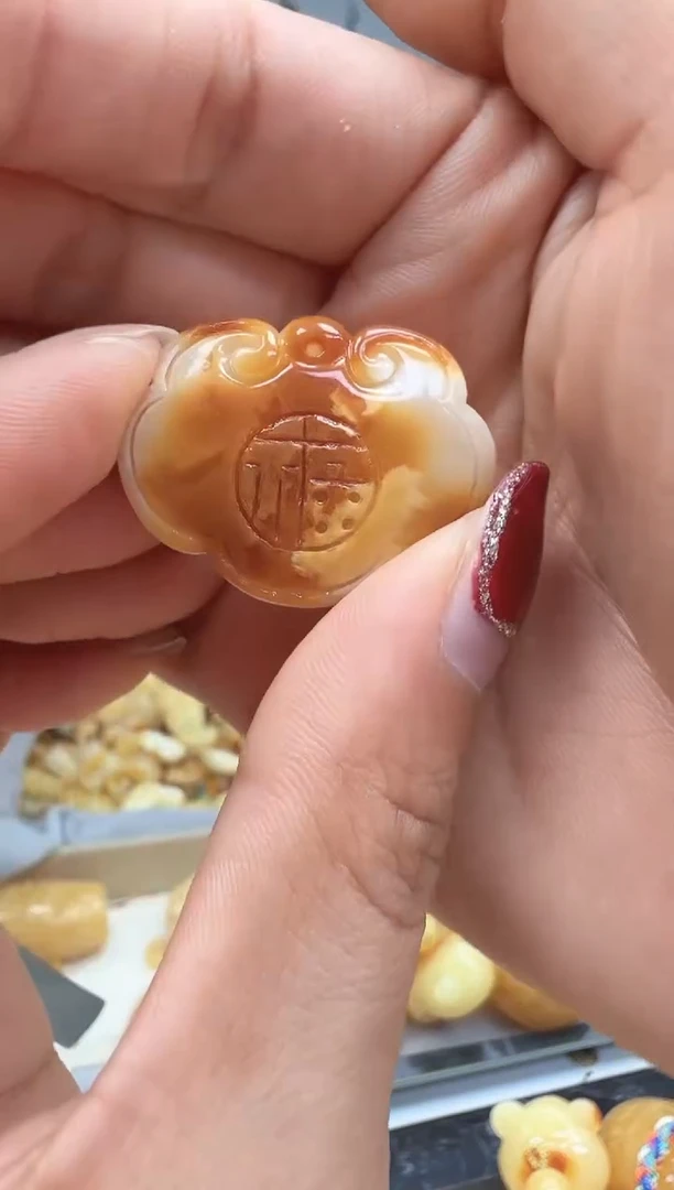 【闪购商品】琥珀裸石未镶嵌配饰