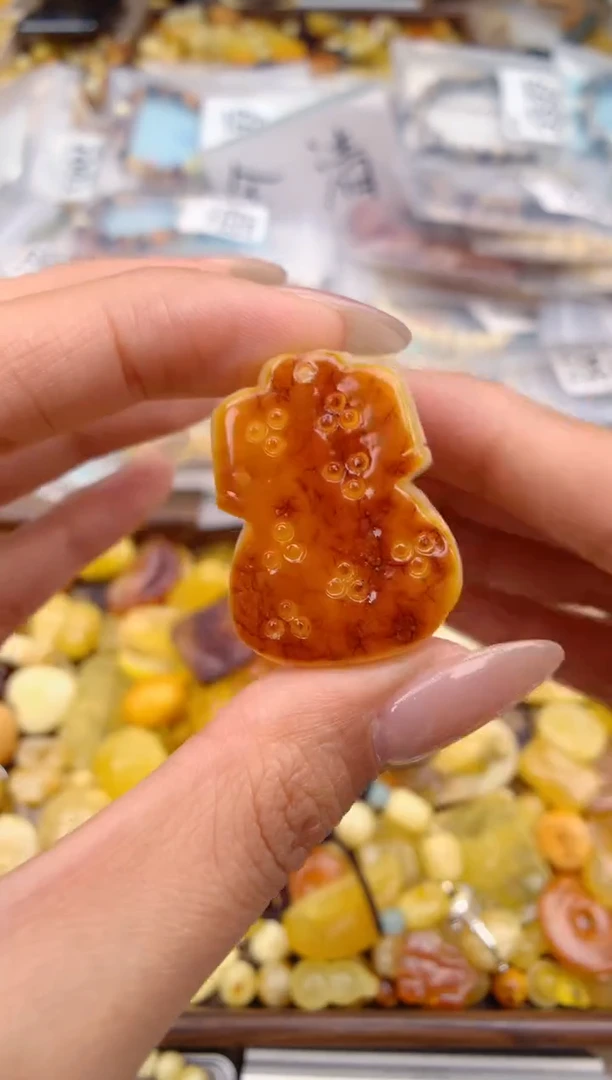 蜜蜡未镶嵌珠宝奇石22