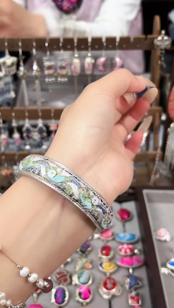 织绣民族风非遗老绣苗银饰品183